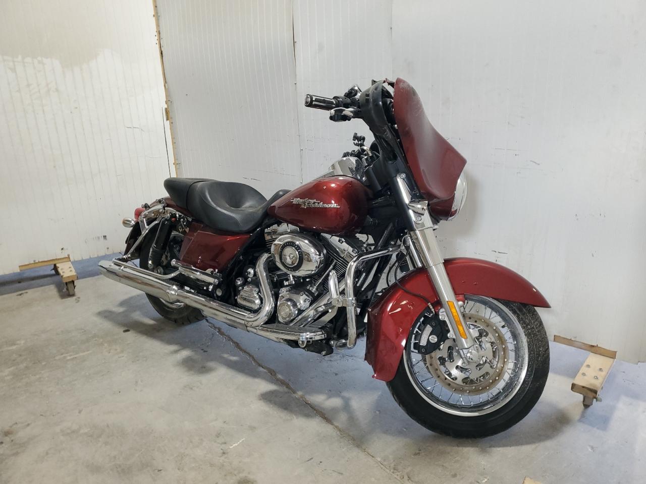 2009 Harley-Davidson FLHX STREET GLD CYCLE