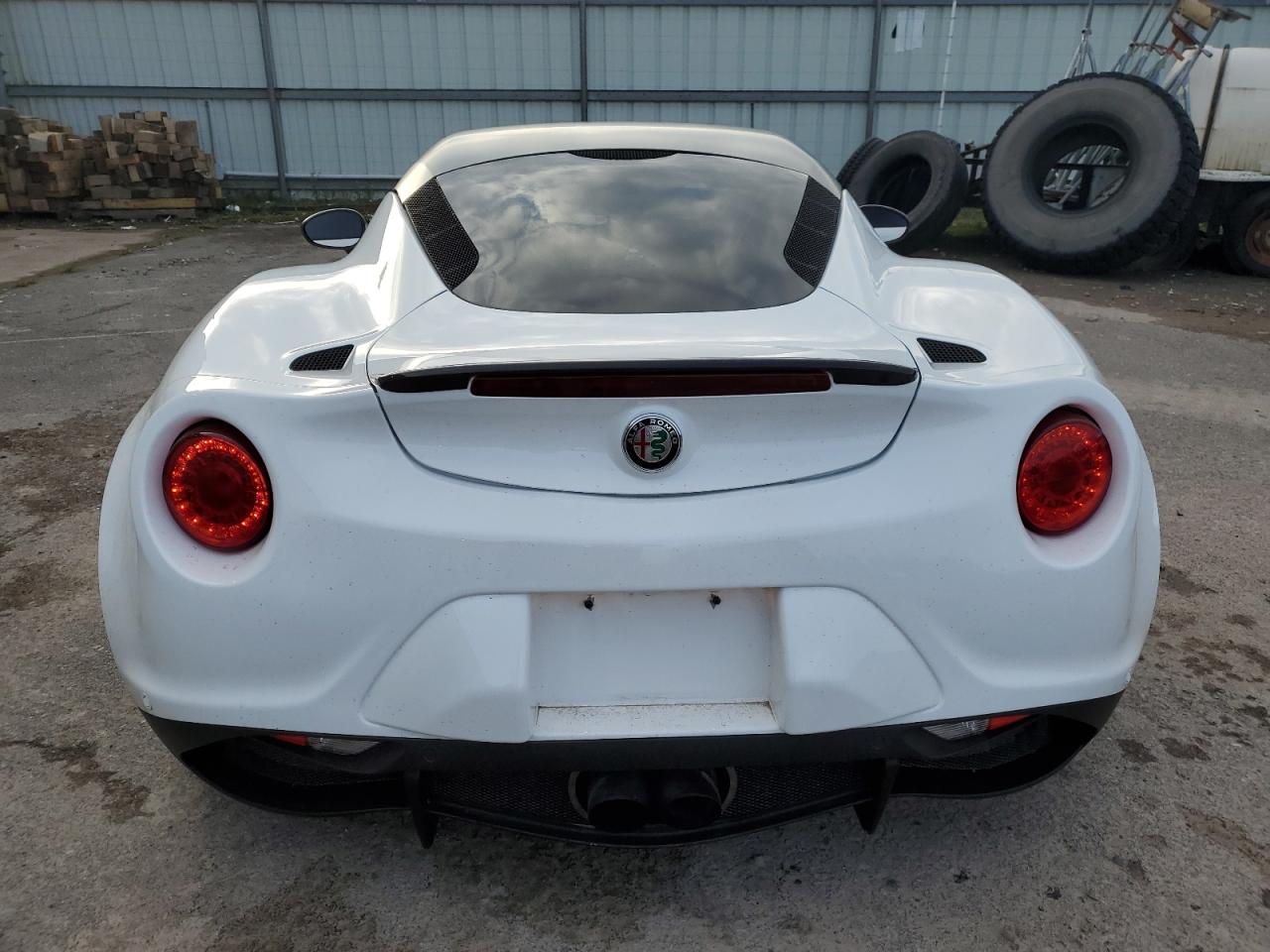 ZARBAAA47HM245045 2017 Alfa Romeo 4C