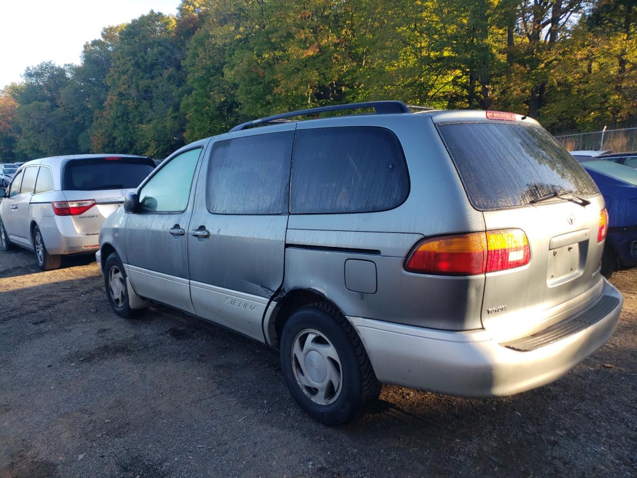 4t3zf13c0xu156319 4T3ZF13C0XU156319 1999 Toyota Sienna Le