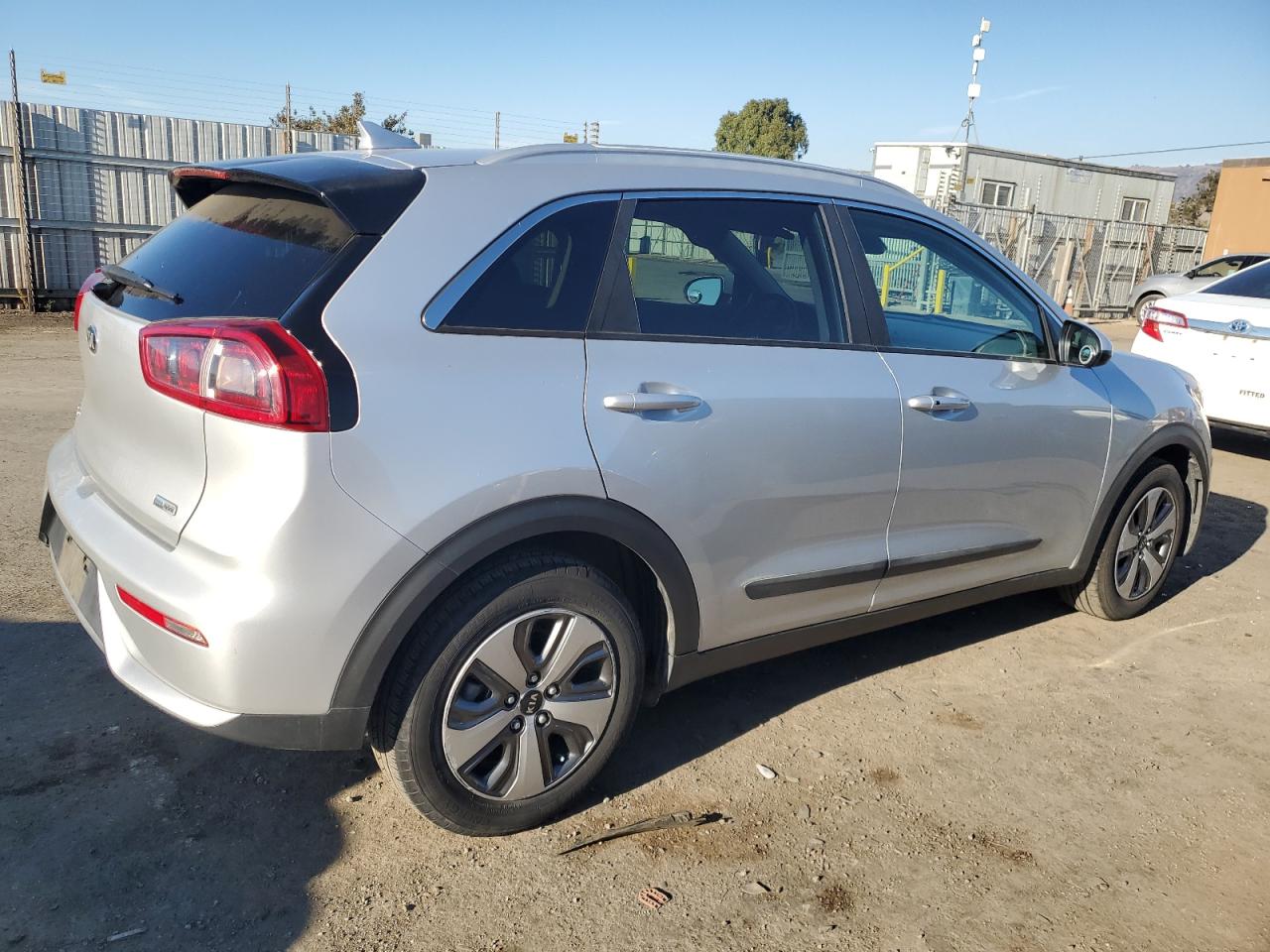 KNDCB3LC6K5224734 Kia Niro FE 3