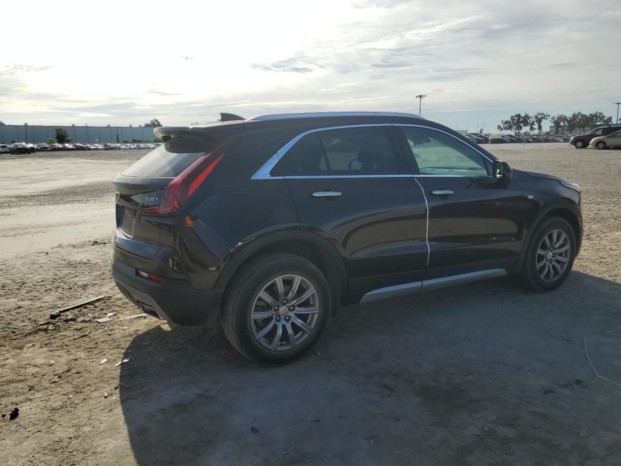 1GYFZCR40LF129827 Cadillac XT4 PREMIU 3