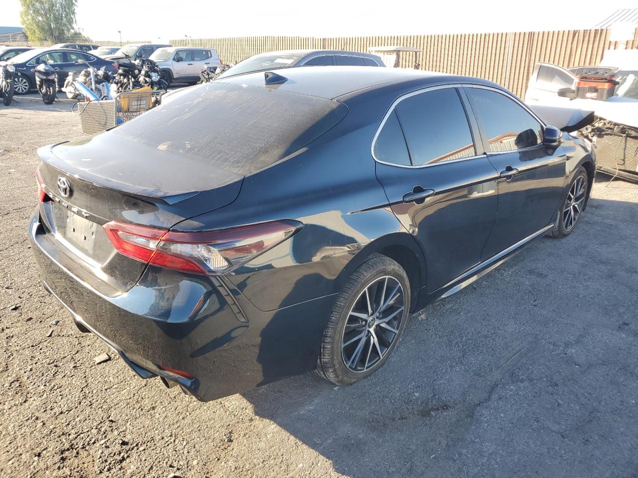 4T1G11AKXMU491351 Toyota Camry SE 3