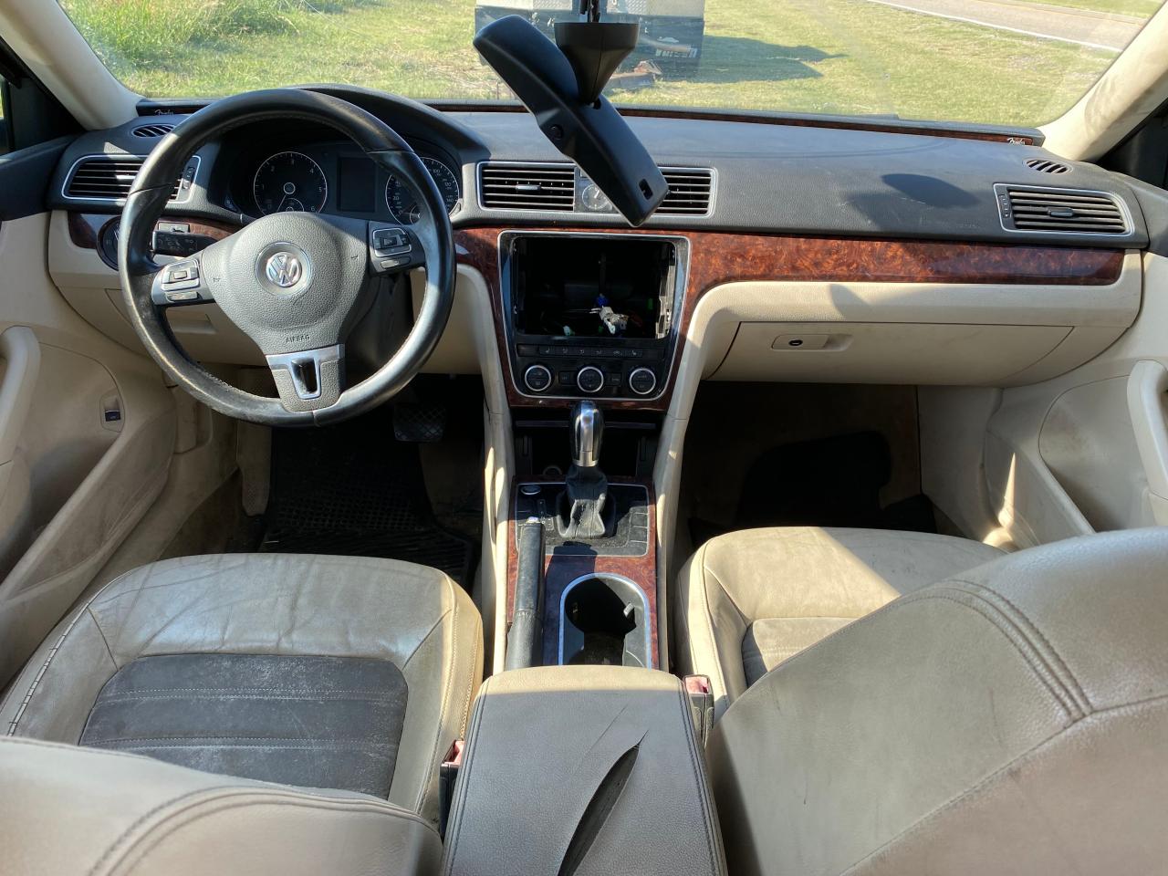 1VWCN7A30DC073726 2013 Volkswagen Passat Sel