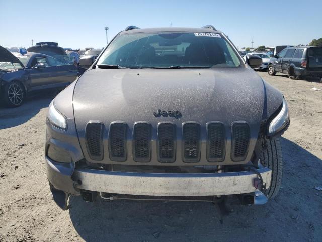 1C4PJLCX2JD588371 Jeep Cherokee Latitude