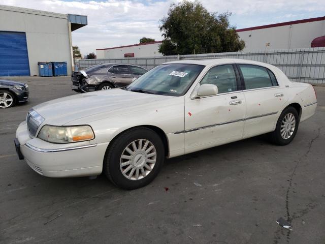 2005 Lincoln Town Car Signature Limited