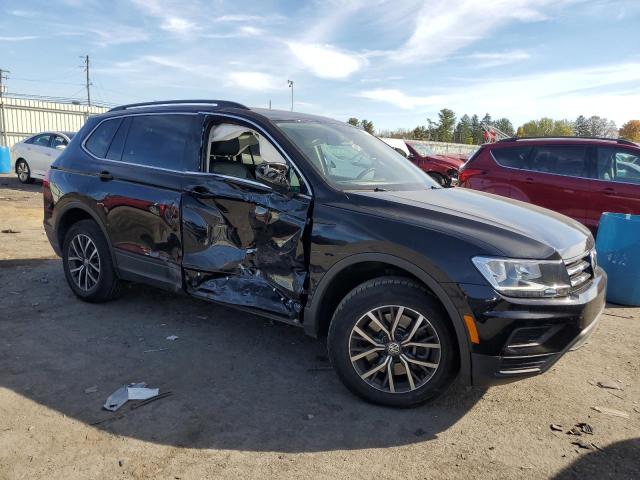 3VV2B7AX7KM183681 Volkswagen Tiguan SE 4