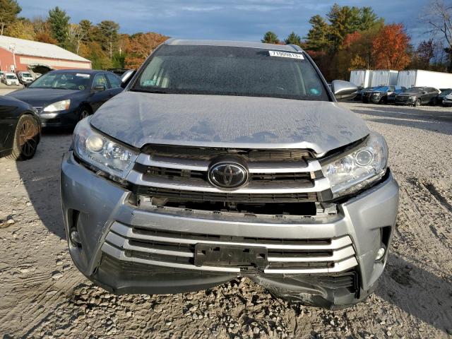  TOYOTA HIGHLANDER 2018 Сріблястий