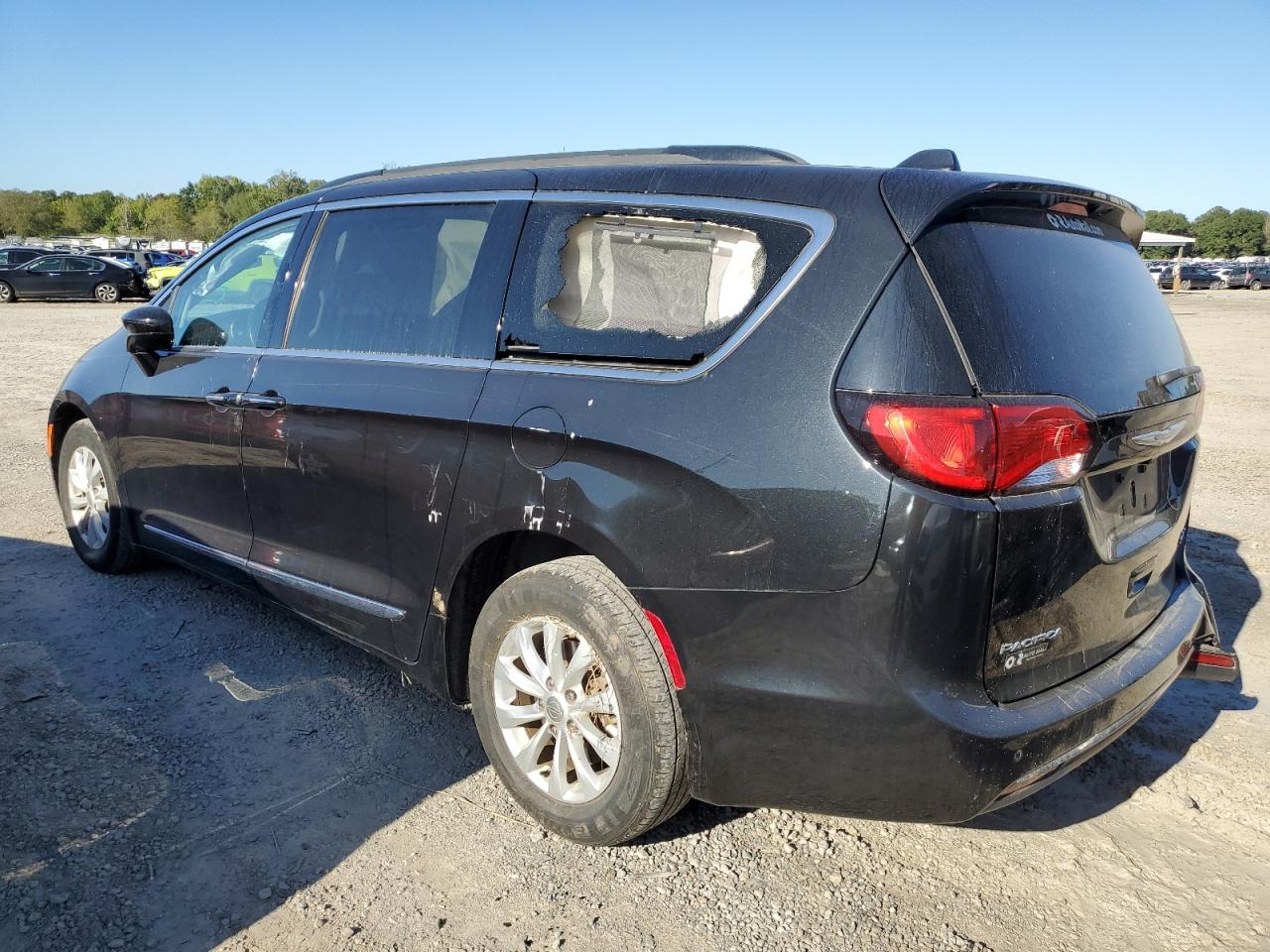 2017 Chrysler Pacifica Touring L vin: 2C4RC1BG7HR569198