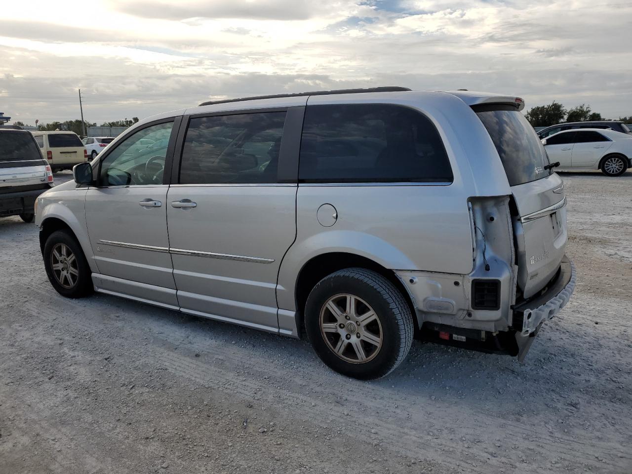 2A4RR5DG7BR766196 2011 Chrysler Town & Country Touring