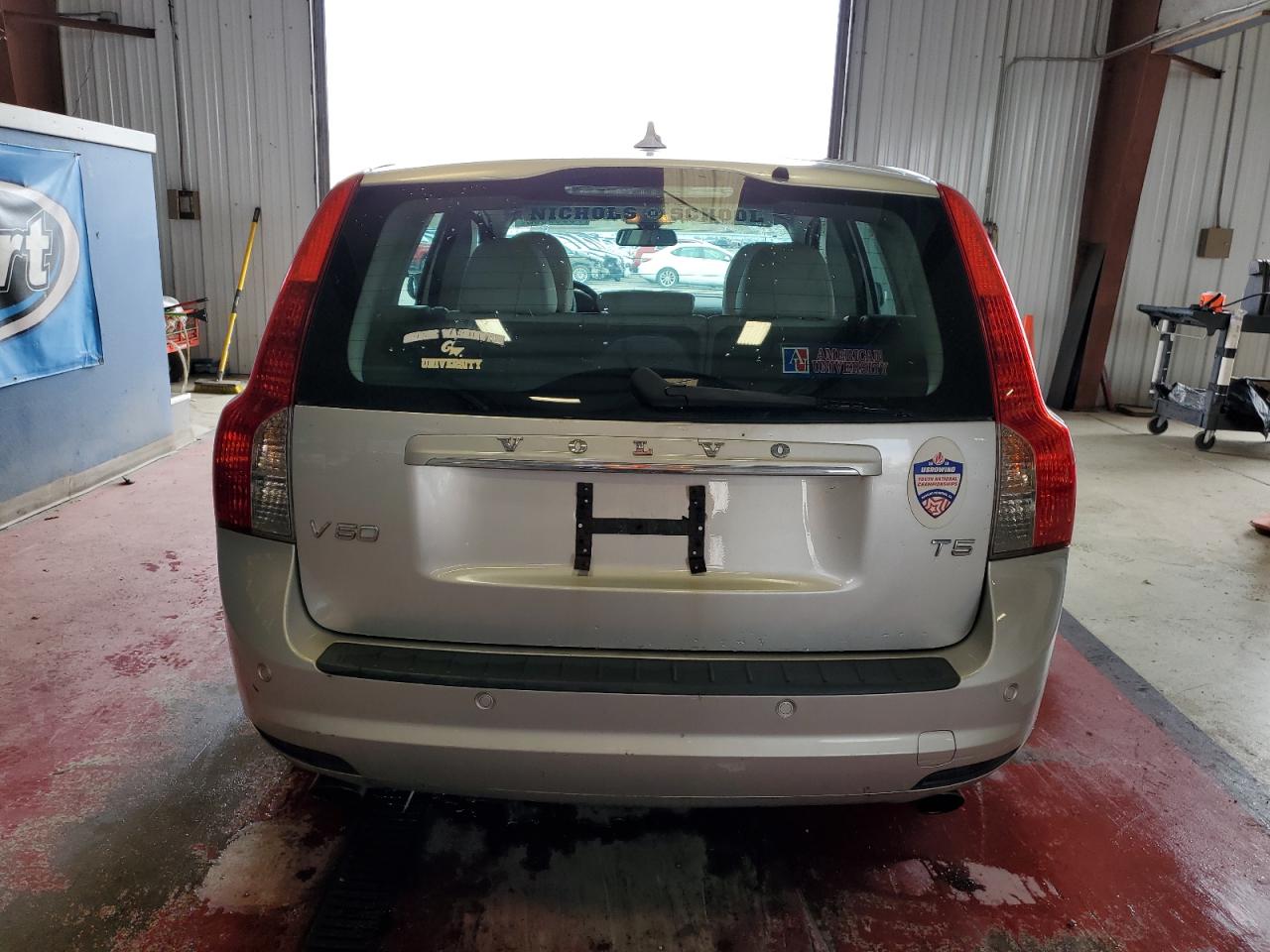 yv1672mw7b2636187 YV1672MW7B2636187 2011 Volvo V50 T5