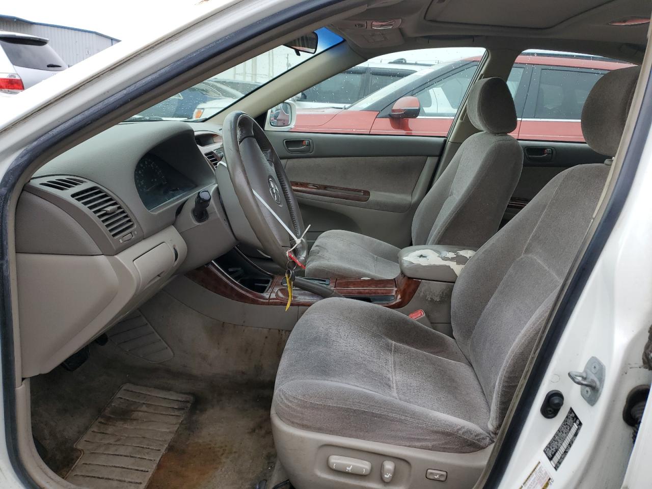 JTDBE32KX40252614 2004 Toyota Camry Le