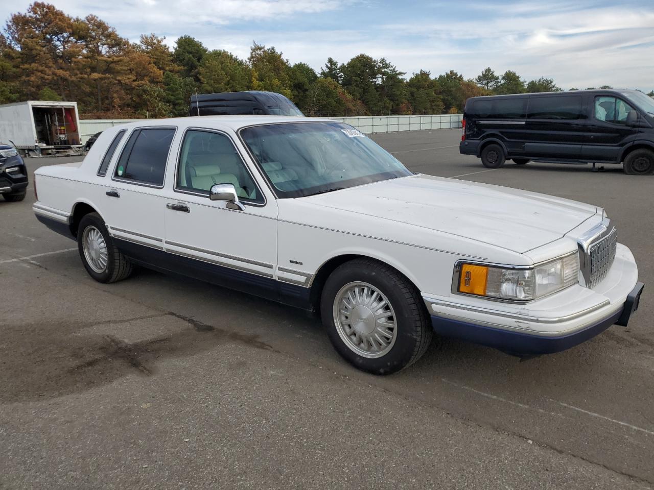 1LNLM82W7RY764648 1994 Lincoln Town Car Signature