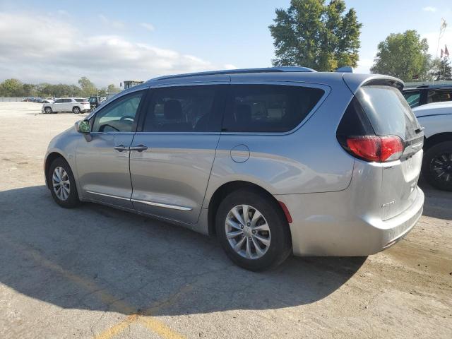 2C4RC1BG6JR317982 2018 CHRYSLER PACIFICA, photo no. 2