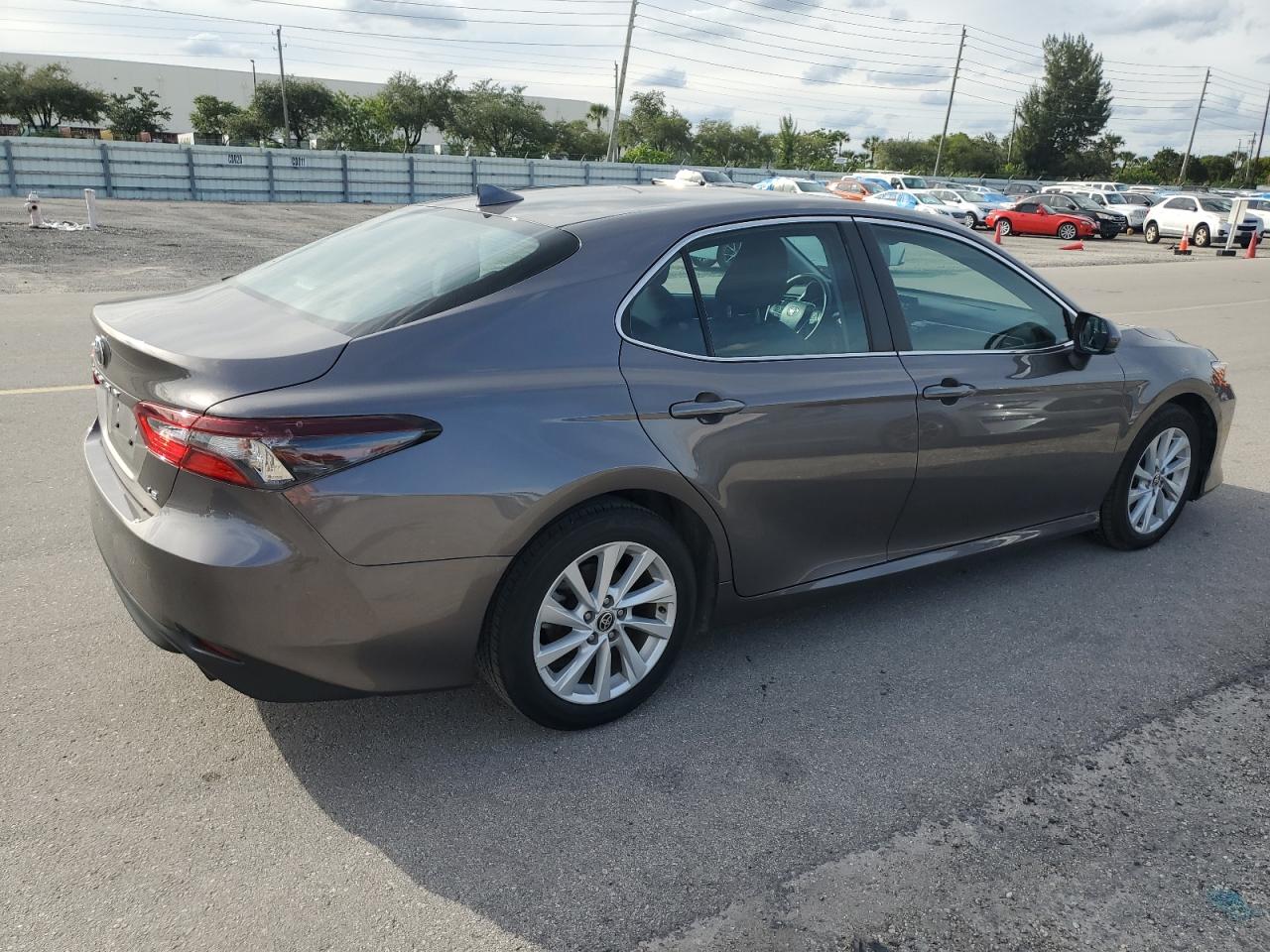 VIN: 4T1C11AK7NU673993 2022 TOYOTA CAMRY