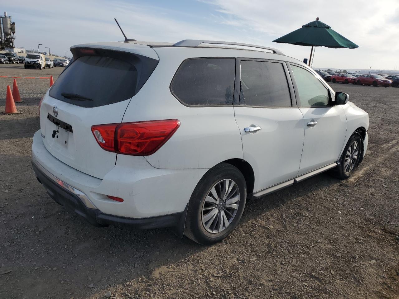 2018 Nissan Pathfinder S vin: 5N1DR2MN8JC661327