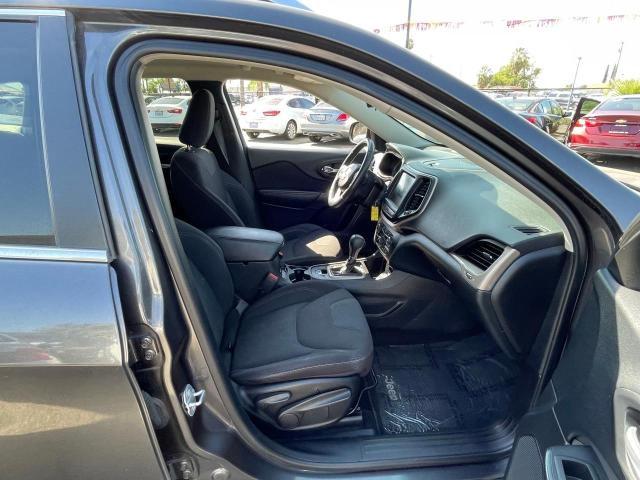 1C4PJLCB2GW107066 Jeep Cherokee Latitude