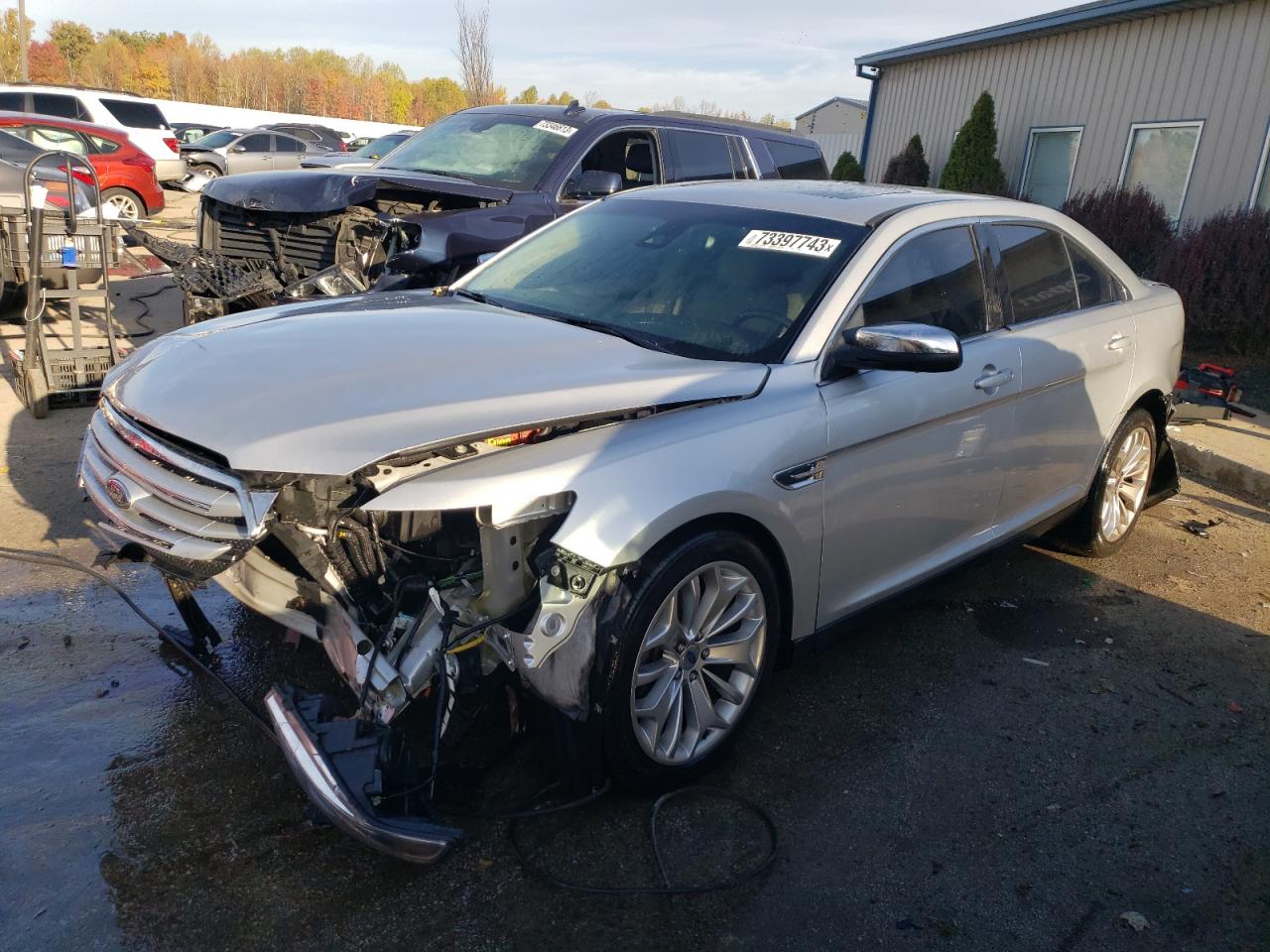 Lot #2395070835 2018 FORD TAURUS LIM