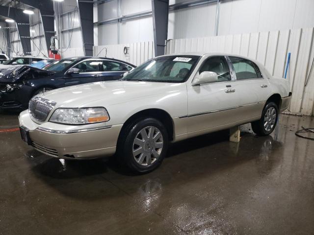 2005 Lincoln Town Car Signature Limited