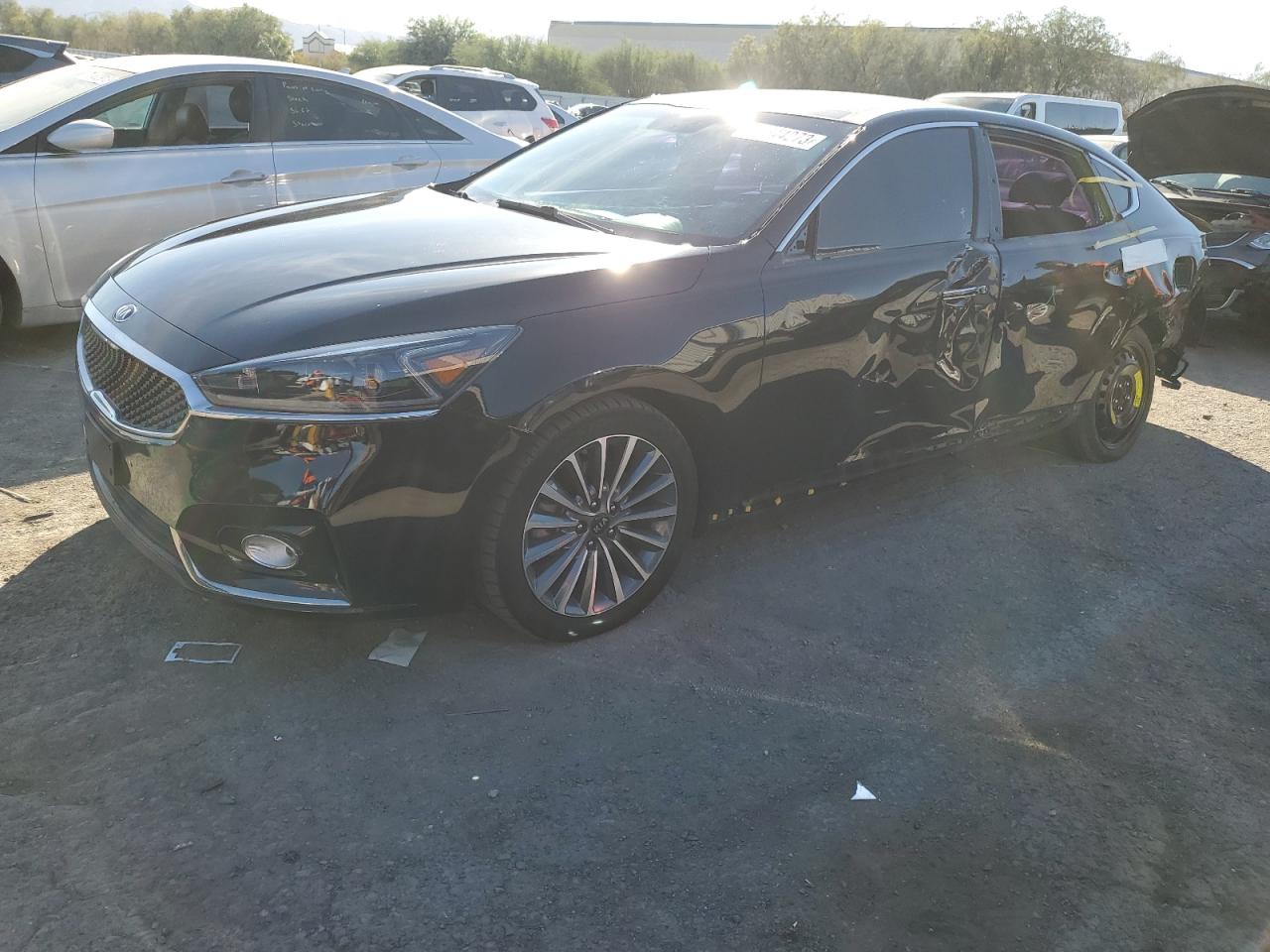 2017 Kia Cadenza Premium vin: KNALC4J19H5063726