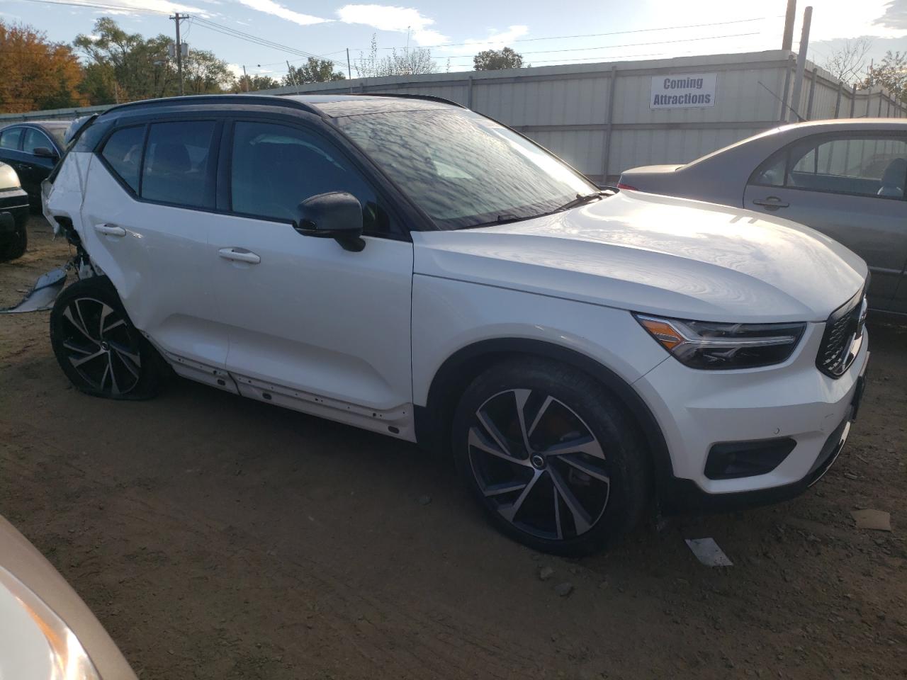 2021 Volvo Xc40 T5 R-Design vin: YV4162UM3M2497550