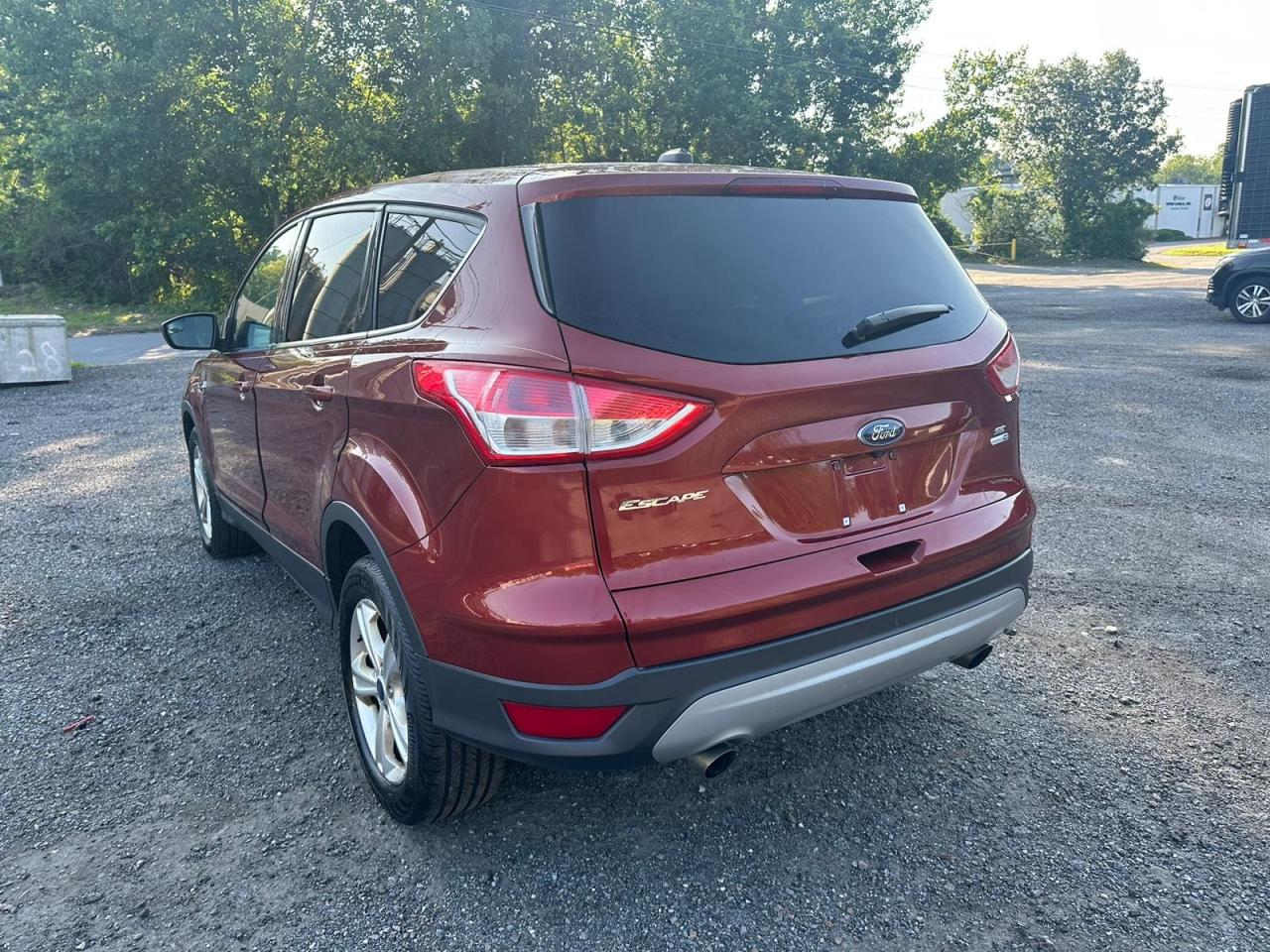VIN: 1FMCU9GX9GUB18197 2016 FORD ESCAPE