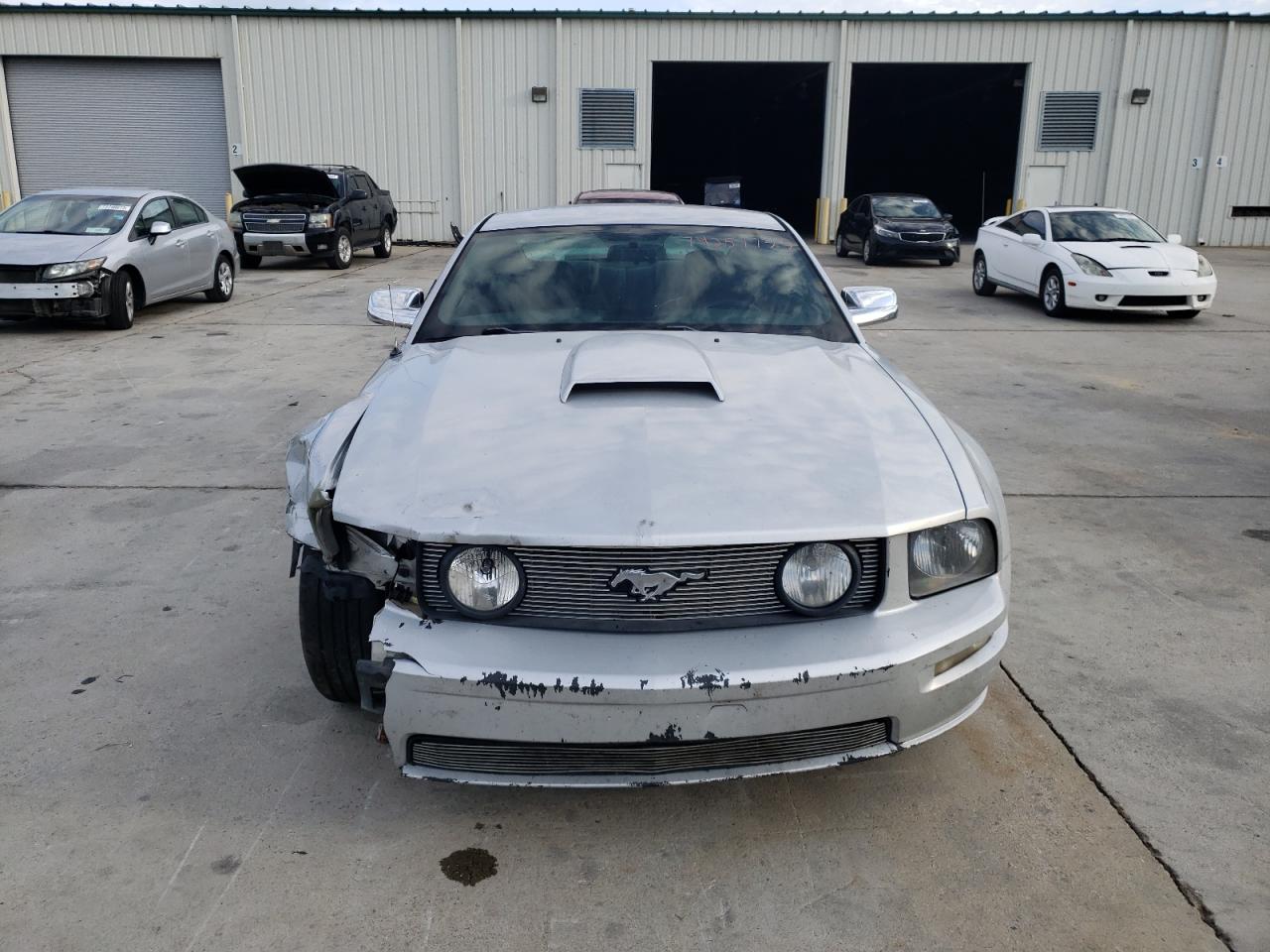 1ZVFT80N955178055 2005 Ford Mustang 1ZVFT80N955178055 2005 Ford Mustang