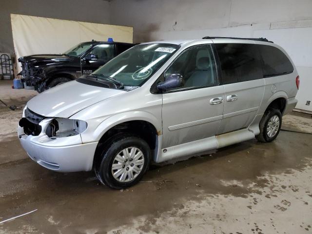 2005 Chrysler Town & Country LX