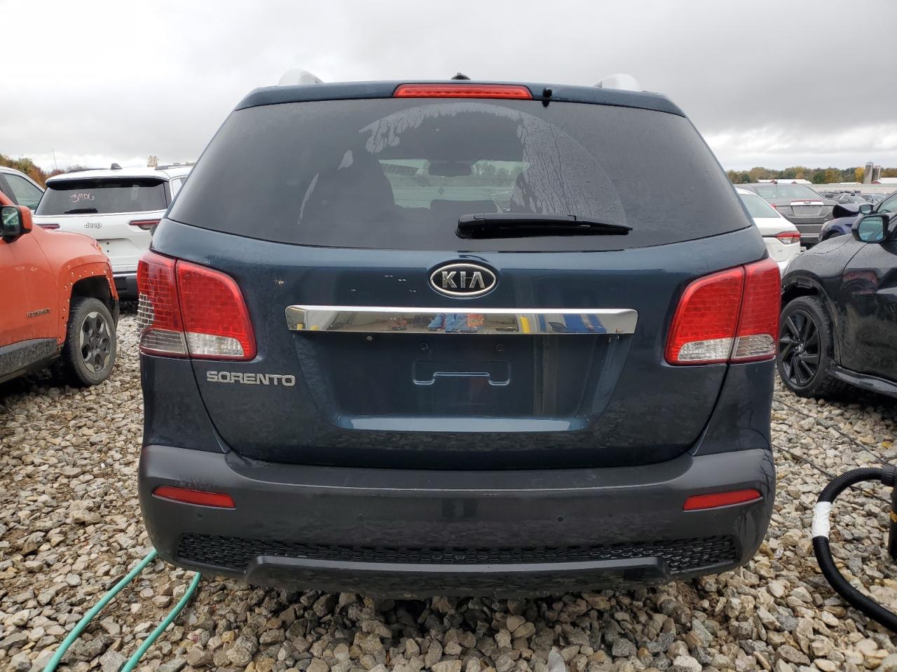 2012 Kia Sorento Base vin: 5XYKT3A63CG207999