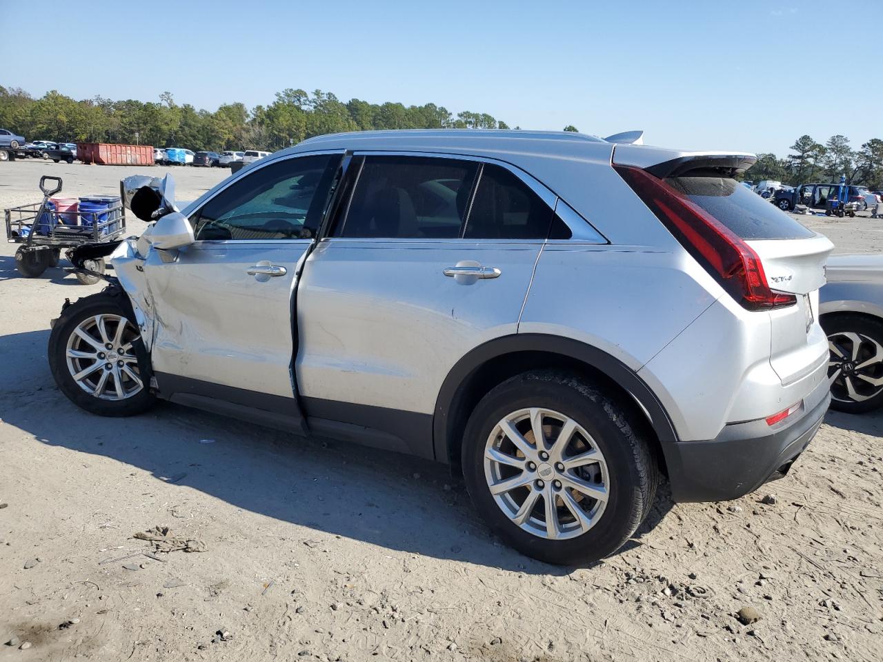 1GYAZAR41KF102262 Cadillac XT4 LUXURY 2