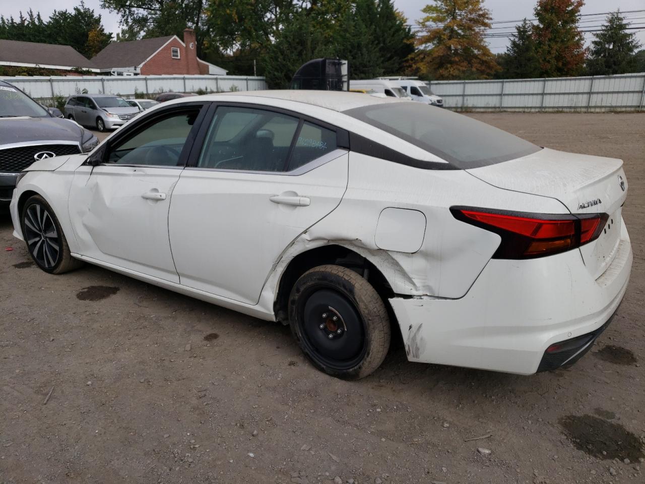 1N4BL4CVXMN366285 Nissan Altima SR 2