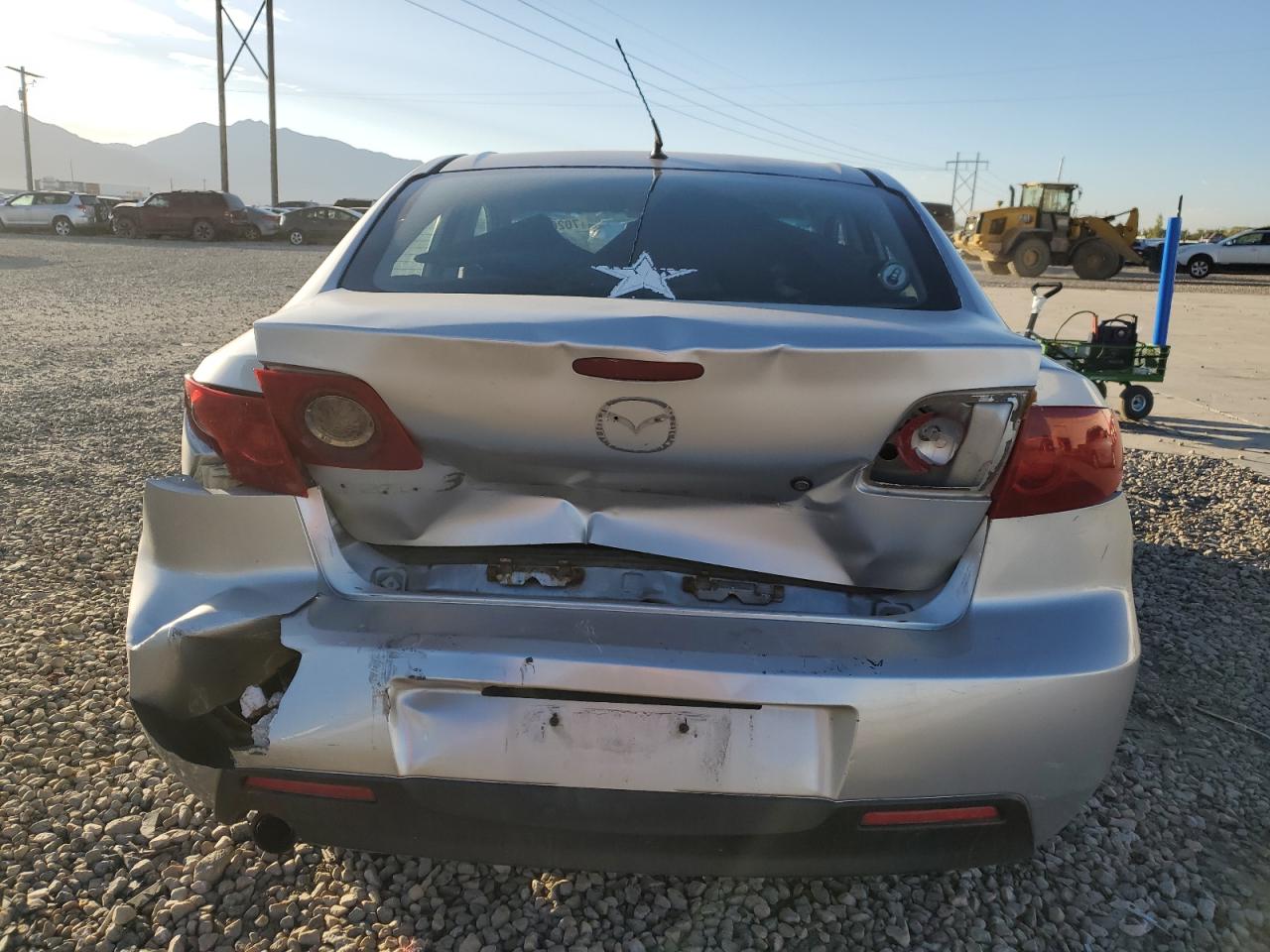 JM1BK12FX41179495 2004 Mazda 3 I