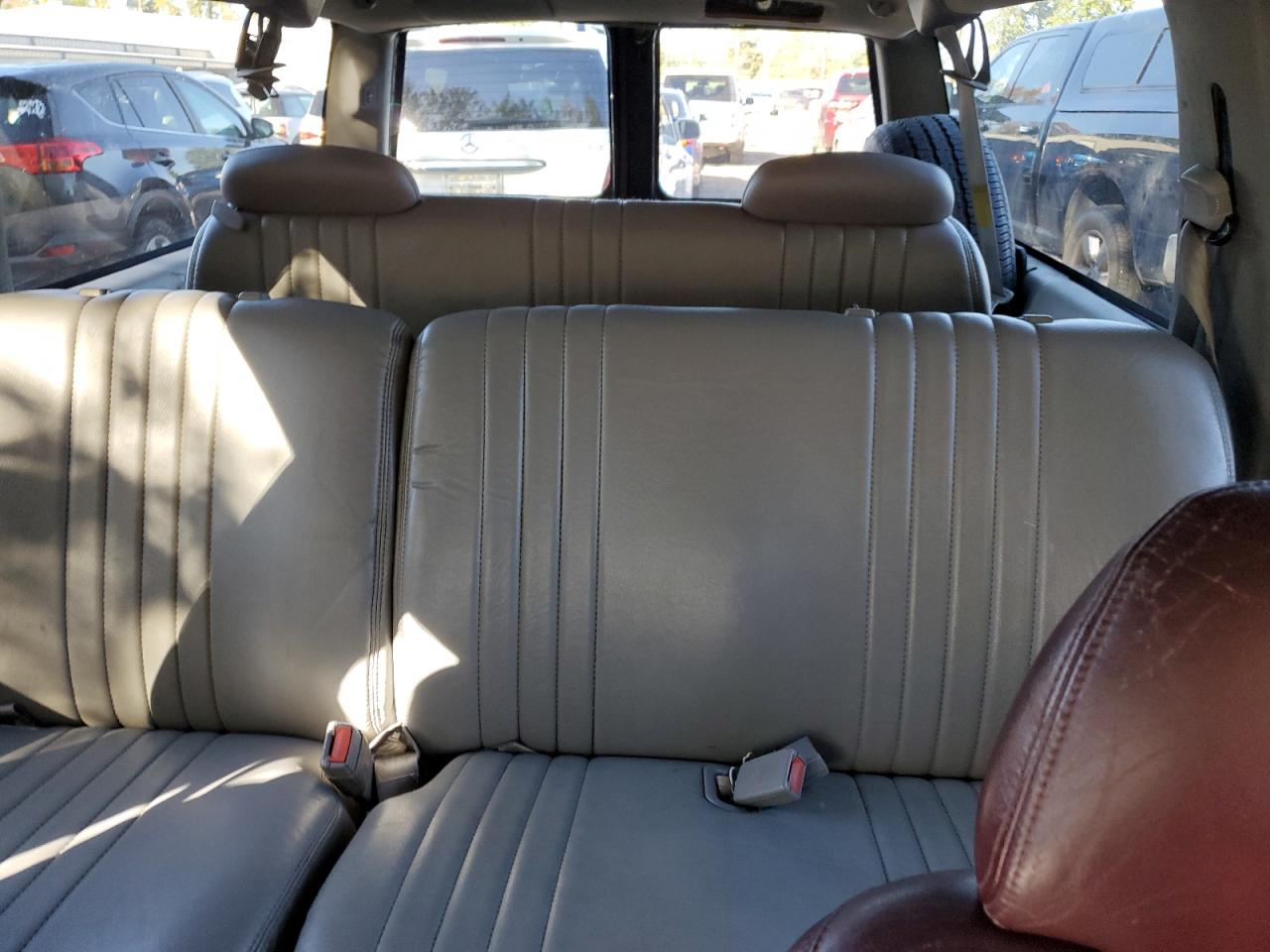 1GKEC16R9VJ728348 1997 GMC Suburban C1500