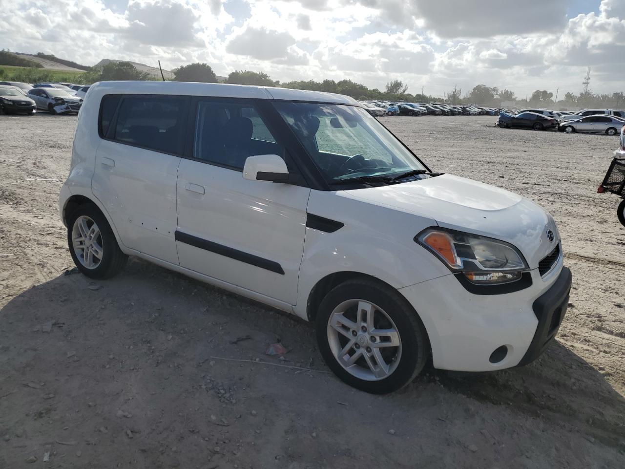 KNDJT2A23A7084282 2010 Kia Soul + KNDJT2A23A7084282 2010 Kia Soul +