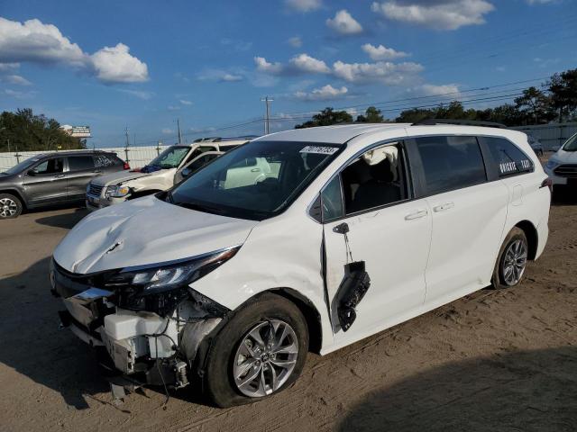 2021 Toyota Sienna LE