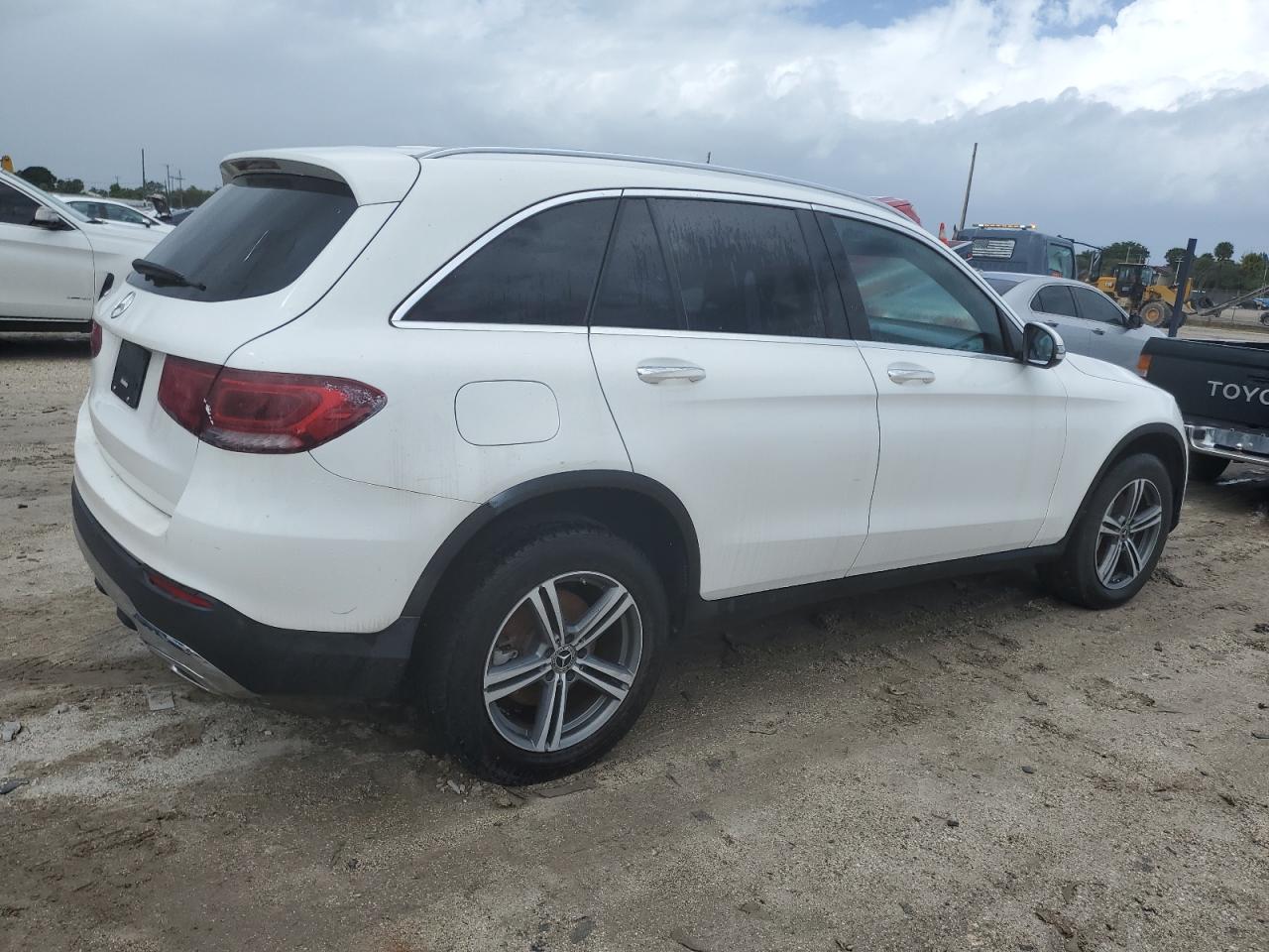 2020 Mercedes-Benz Glc 300 vin: WDC0G8DB8LF686967