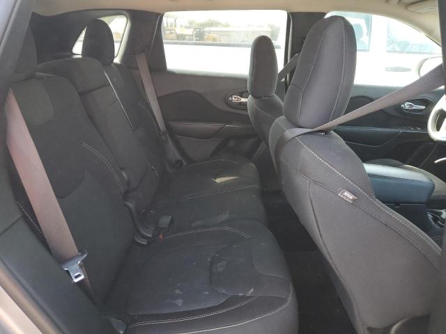 1C4PJMCB0GW203073 Jeep Cherokee Latitude