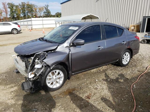  NISSAN VERSA 2018 Сірий
