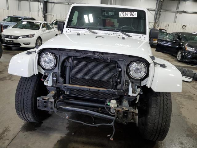 1C4GJWBG5JL922871 Jeep Wrangler Sahara