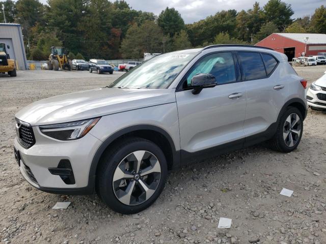 2024 Volvo XC40 Core