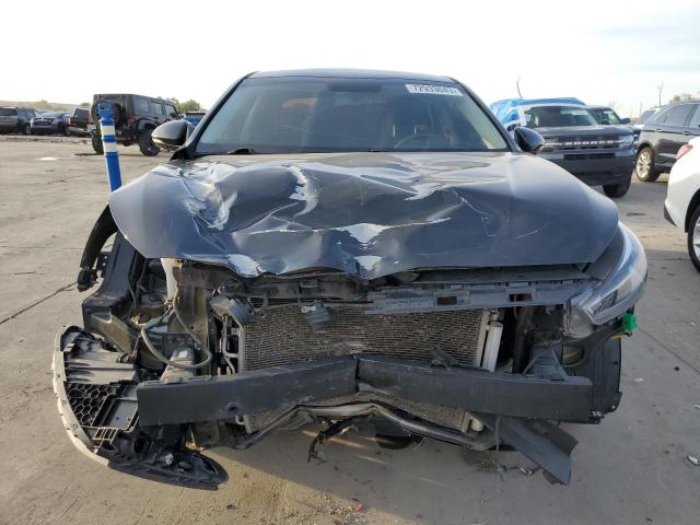 KNALB4J12H5066499 KIA Cadenza Premium