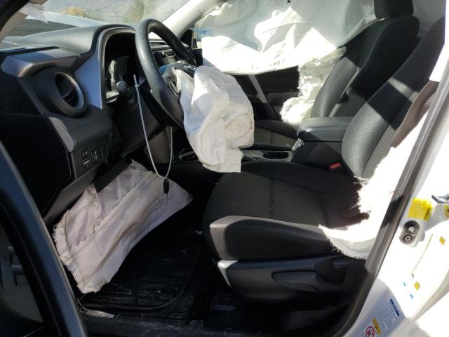 JTMBFREV6GJ098875 Toyota RAV4 LE