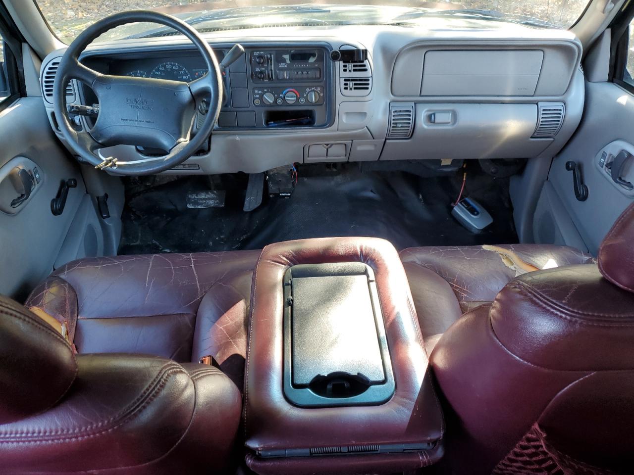 1GKEC16R9VJ728348 1997 GMC Suburban C1500