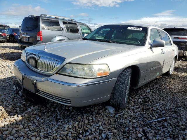 2005 Lincoln Town Car Signature