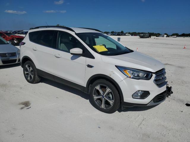 1FMCU0GD4HUD49253 Ford ESCAPE SE