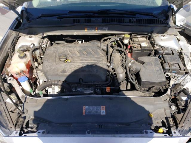 3FA6P0HD6HR130296 Ford FUSION SE