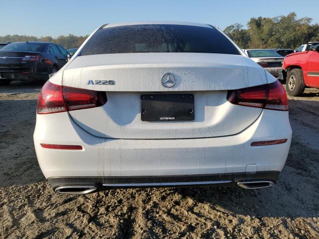 WDD3G4EB2KW016717 Mercedes-Benz A 220