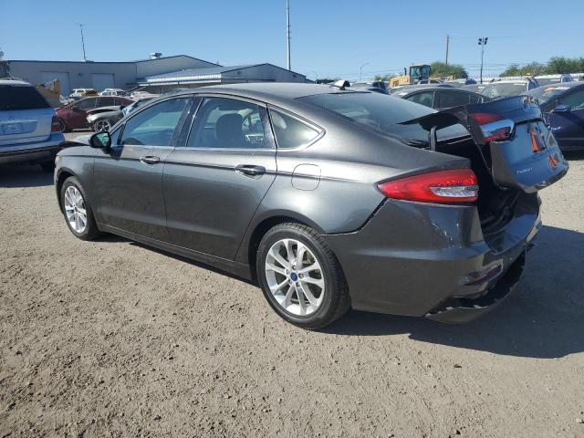 3FA6P0HD5KR133827 Ford Fusion SE 2