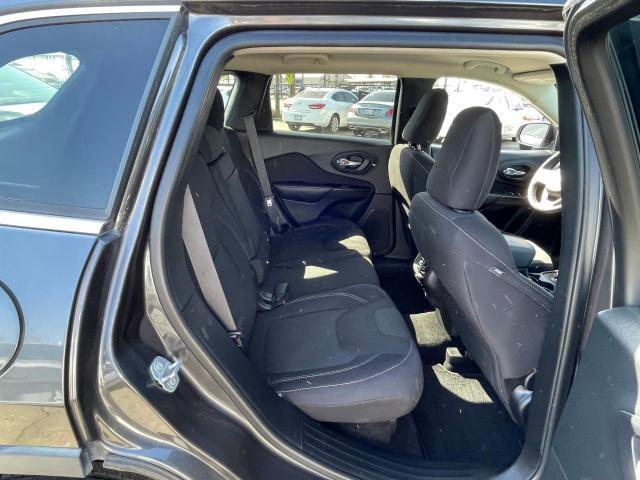 1C4PJLCB2GW107066 Jeep Cherokee Latitude