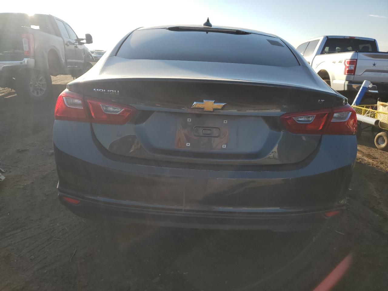 1G1ZD5ST8JF257138 2018 Chevrolet Malibu Lt