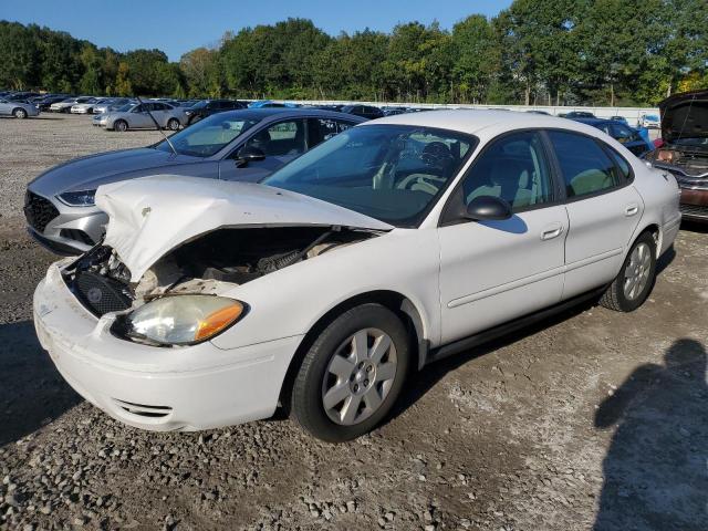 2005 Ford Taurus SE